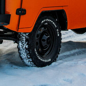 Pneumatici BFGoodrich con cerchi in acciaio neri