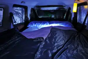 Il letto aperto nel Fiat Doblò camperizzato