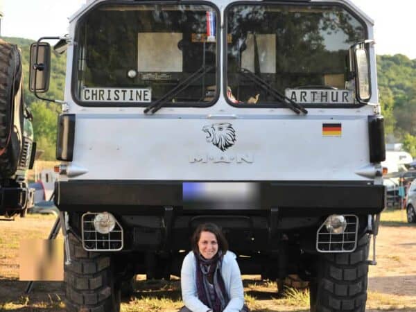 Camion MAN da spedizione battezzato Christine & Arthur