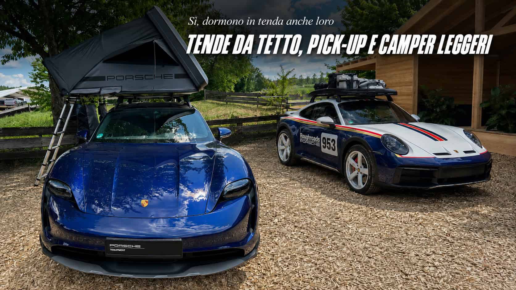 Porsche Taycan blu con tenda da tetto Porsche aperta e, accanto, una Porsche 911 Dakar con livrea Roughroads 953, allo stand Porsche di Abenteuer & Allrad