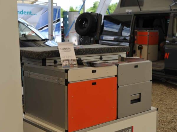 Moduli e cassetti di stivaggio per allestimento in fiera