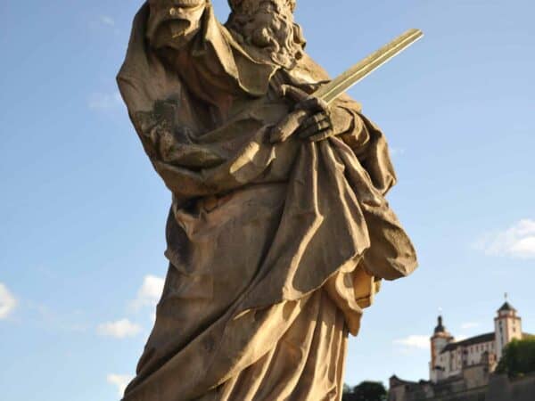 Statua di un santo sull'Alte Mainbrücke, Würzburg