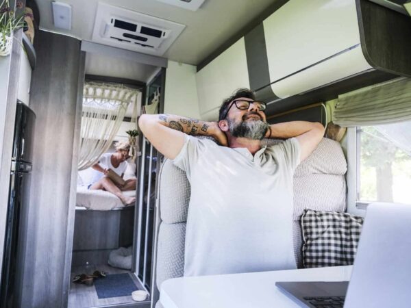 Interno di un camper rinfrescato dal raffrescatore evaporativo Viesa Holiday X