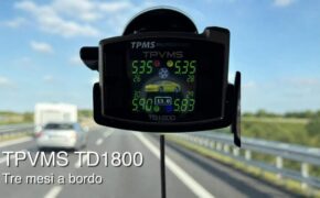 Display TPVMS TD1800 in funzione durante un viaggio in autostrada