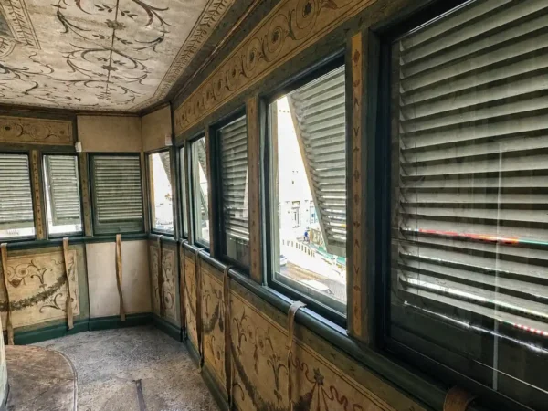 Interno stretto del bussolotto di Madama Letizia a Palazzo Bonaparte