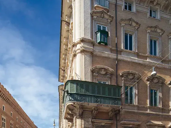 Palazzo Bonaparte a Roma con il bussolotto di Madama Letizia sull’angolo