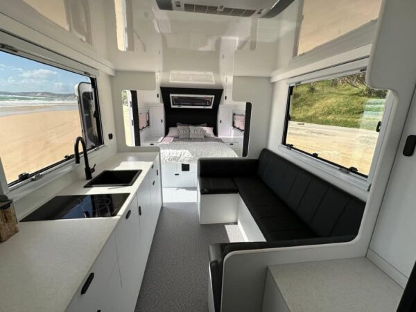 Cucina, dinette e zona notte della Bruder ADX-21