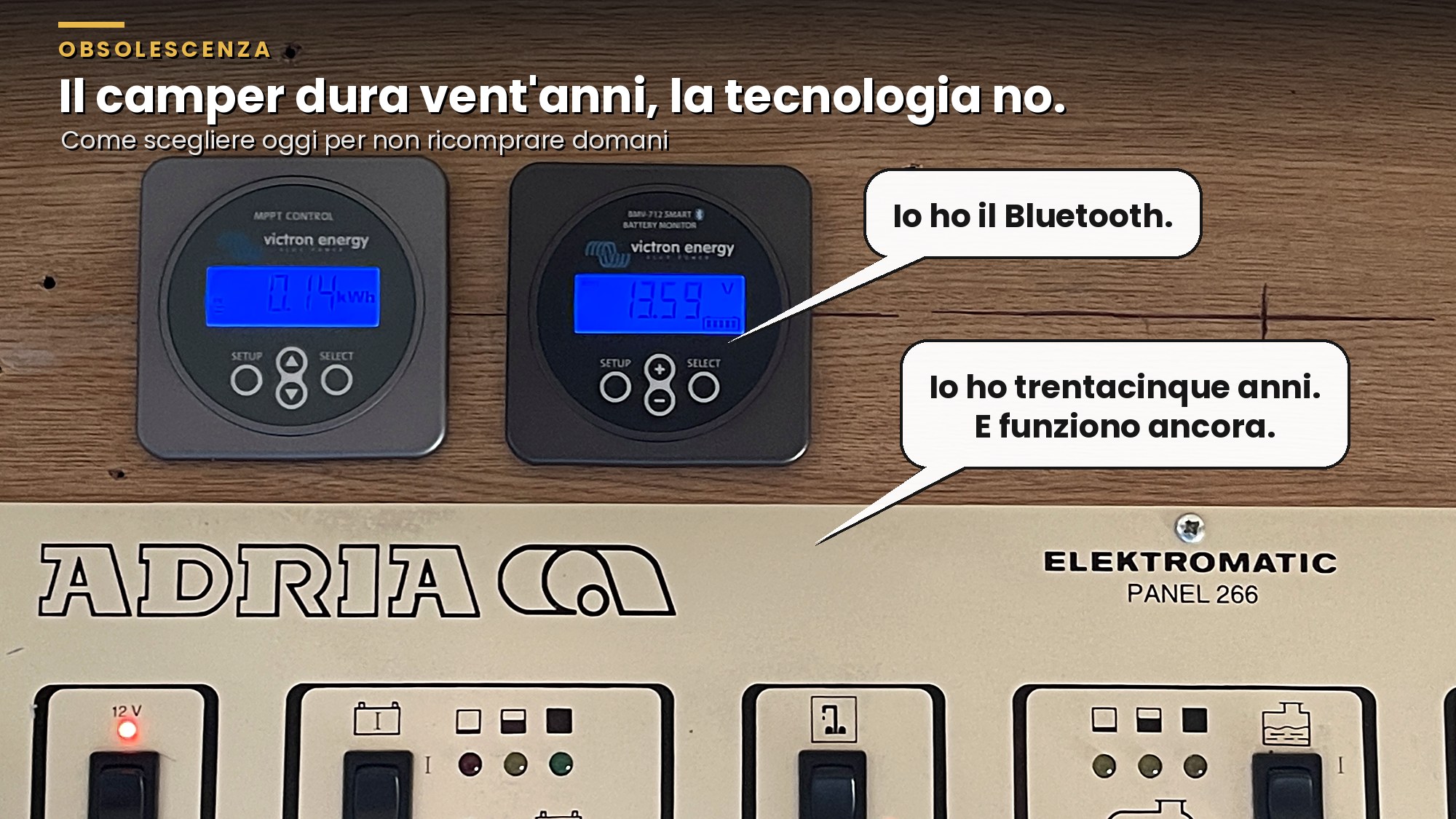 Sul nostro camper, il pannello di controllo Adria Elektromatic del 1991 con sopra due strumenti Victron di oggi, e due nuvolette: "Io ho il Bluetooth" e "Io ho trentacinque anni. E funziono ancora"