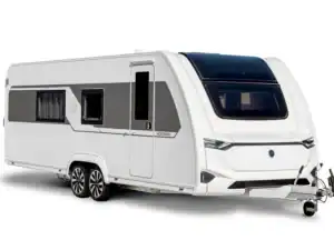 Esterno della caravan Knaus Nordwind 660 UDF, vista di tre quarti anteriore con la finestra panoramica frontale e i due assi